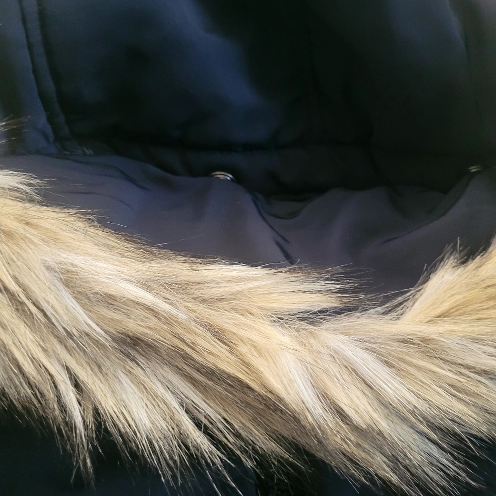 Liz Claiborne Puffer Vest With Faux Fur Lined Hood Women's Size Petite PM - Picture 5 of 6
